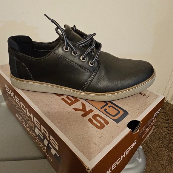 Skechers - Picture 1 of 2